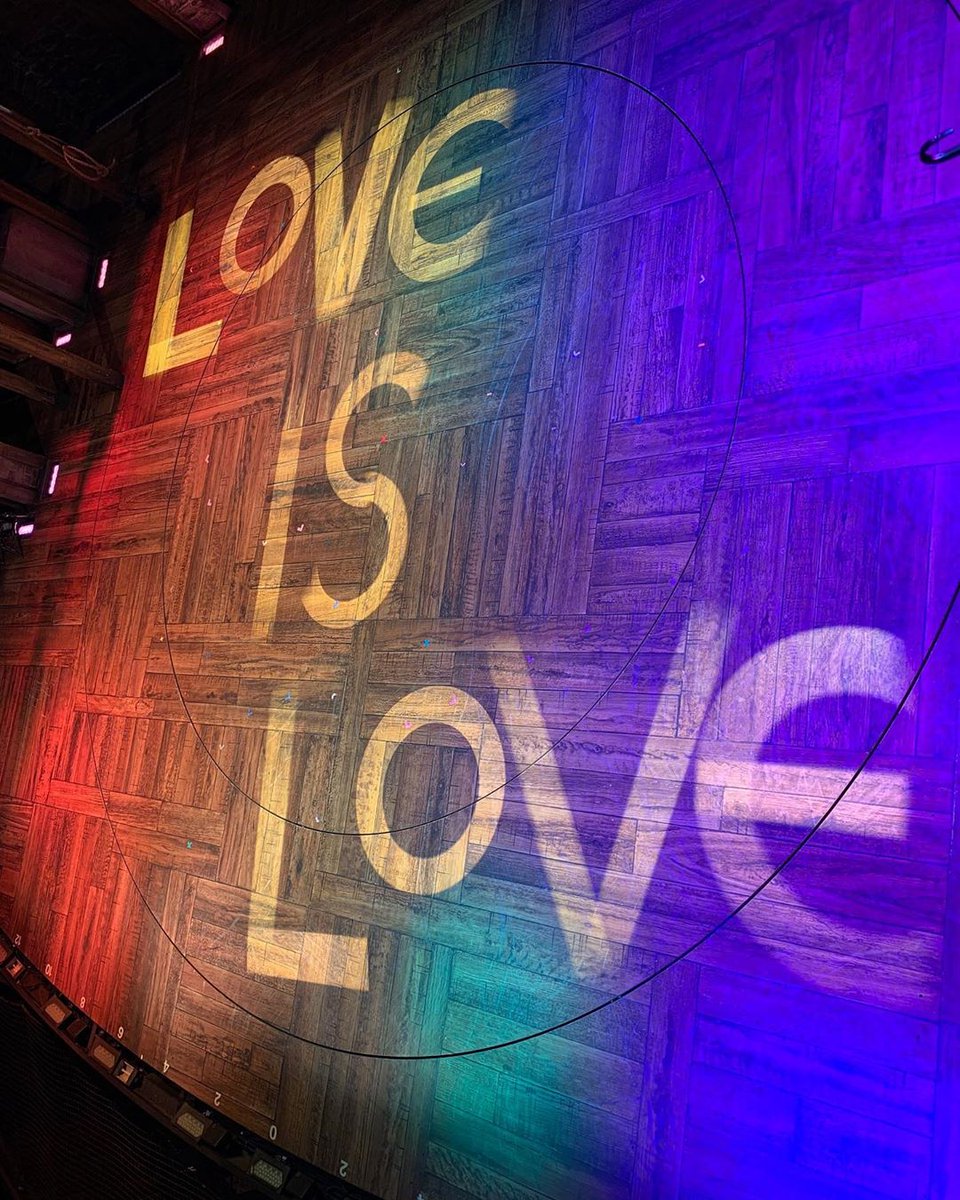 HamiltonMusical's tweet photo. Love doesn't discriminate. #Pride #LoveIsLove (📷: Roeya Banuazizi) https://t.co/LS26Ilzktr