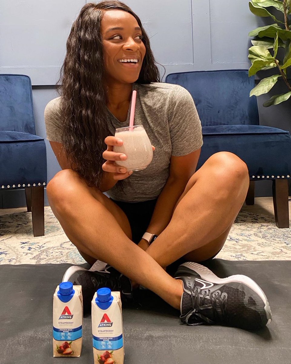 Let’s shake things up with a berry delicious protein smoothie! 🍓  @blackyogamom uses her Atkins Strawberry Shake to keep her smoothie #lowcarb and packed with #protein! Click the link for the recipe: atkins.com/recipes/berry-… #AtkinsInfluencer