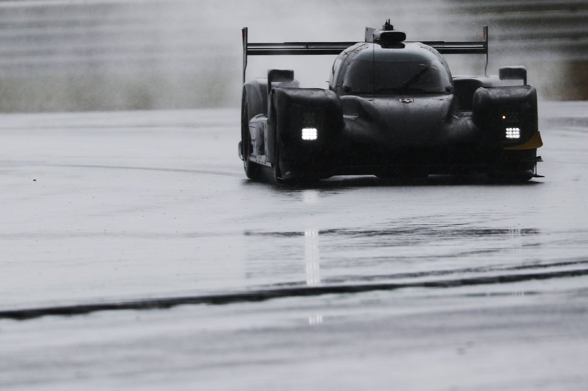 Back at it today 💪 
Same tomorrow <a href="/SilverstoneUK/">Silverstone</a> - but let’s turn the sprinklers off, yeah? 

#MNCHSTR #ThunderheadCarlinRacing