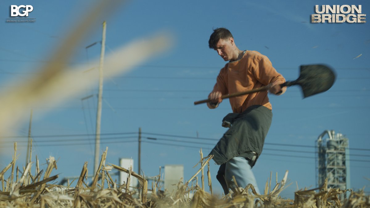 "Whatever it was is buried in the land..." | Check out UNION BRIDGE on Amazon, iTunes, Xbox &amp; more: tinyurl.com/y7m8r3tx
.
.
.
#UnionBridge #IndieFilm #IndependentFilm #Suspense #Thriller #SouthernGothic #NewFilm #OutNow #NewMovie