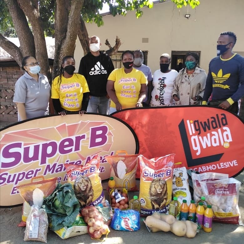 realMadumane's tweet photo. #PovertyHasNoColor Poverty Not Color Is The Real Dividing Line In Modern SA @ligwalagwalafm KusileMzansi BreakfastShow Have A Segment Called #Masakhane Where We Help The Less Privileged Masses In Mzansi #SABC Cares #RadioAtItsBest check @realmadumane on facebook & Instagram 4More https://t.co/jrD43K1Bnw