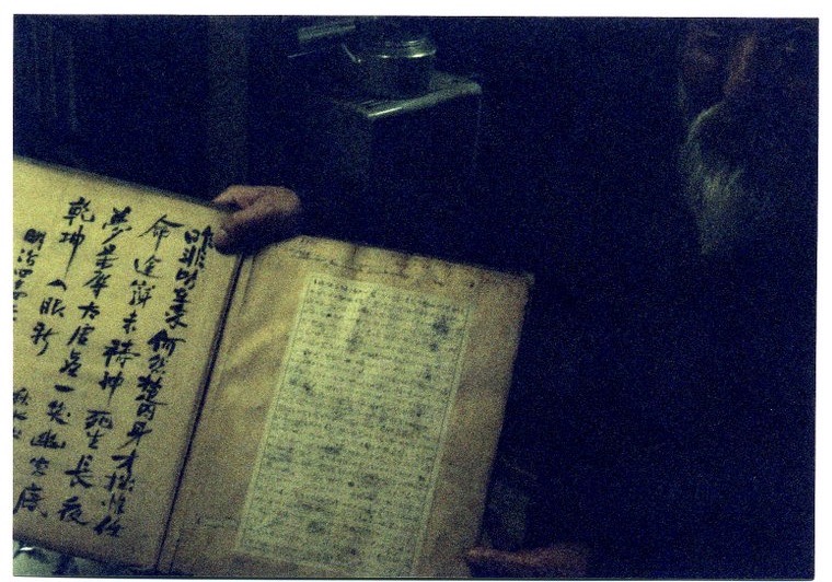 Then letters Kotoku and others wrote from prison were later pasted in along with the title “Mr. Sakai’s Treason Album.”[Photo by Jong Pairez of Seisho Shirani holding the album open.]