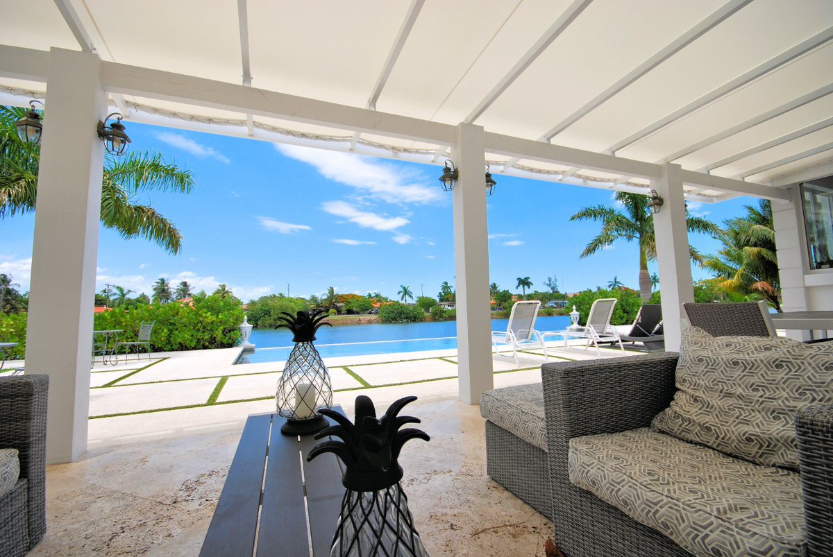 MiamiAwningCo's tweet photo. Architectural modern canopies give every outdoor living space a fresh, elegant look. Our client is now able to use their patio space all-year-round, rain, or shine. Let us design and customize a canopy for you! Contact us at 305-576-2029! 
.
.
.
#MiamiOutdoorLiving #MiamiDecor https://t.co/htBXIhipmk