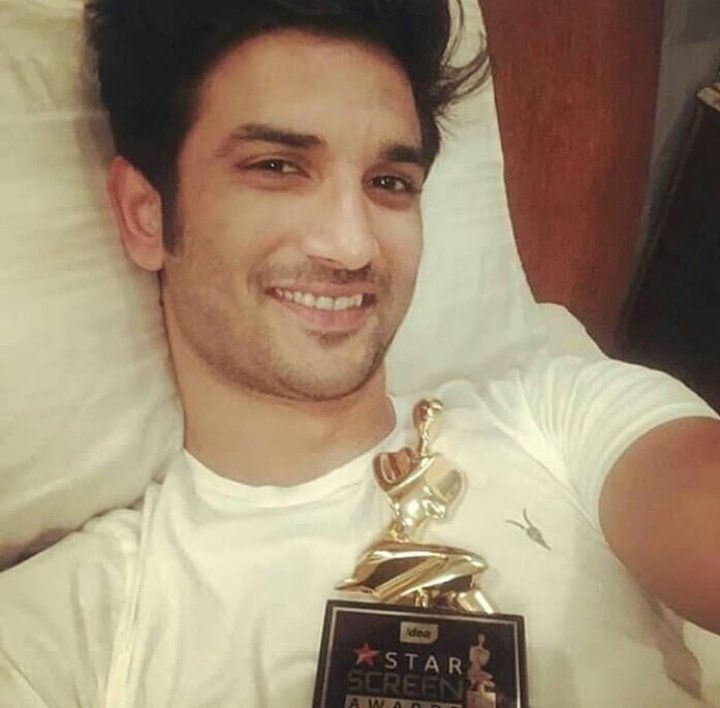 This smile that makes me cry nowadays😭😭😭
Sushant we we'll miss you always

#sushantsinghrajput  #iamwithyousushant #JusticeForSushantSinghRajput