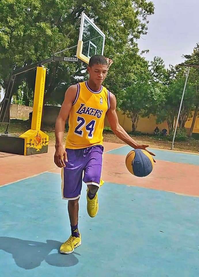 SirAdinoyi's tweet photo. 🏀⛹🏽‍♂️⛹🏽⛹🏽‍♂️⛹🏽⛹🏽‍♂️

🤨🤔🧐😉😊👍🏻

#Smileee #TheCourt 📸

 🎥 ⏳ https://t.co/lYJbpXUhSw