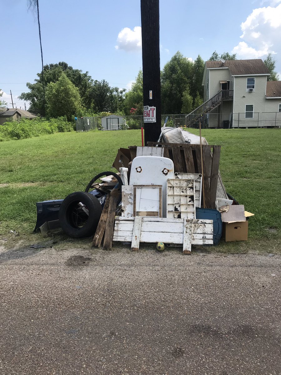 WorldwidePtnrs's tweet photo. Day 2 of cleanup on our first House For Houseless! We have a long way to go but it feels good to get started. Contact worldwidepartnershipsus@gmail.com for volunteer and donation information https://t.co/zQcsuTzg2k