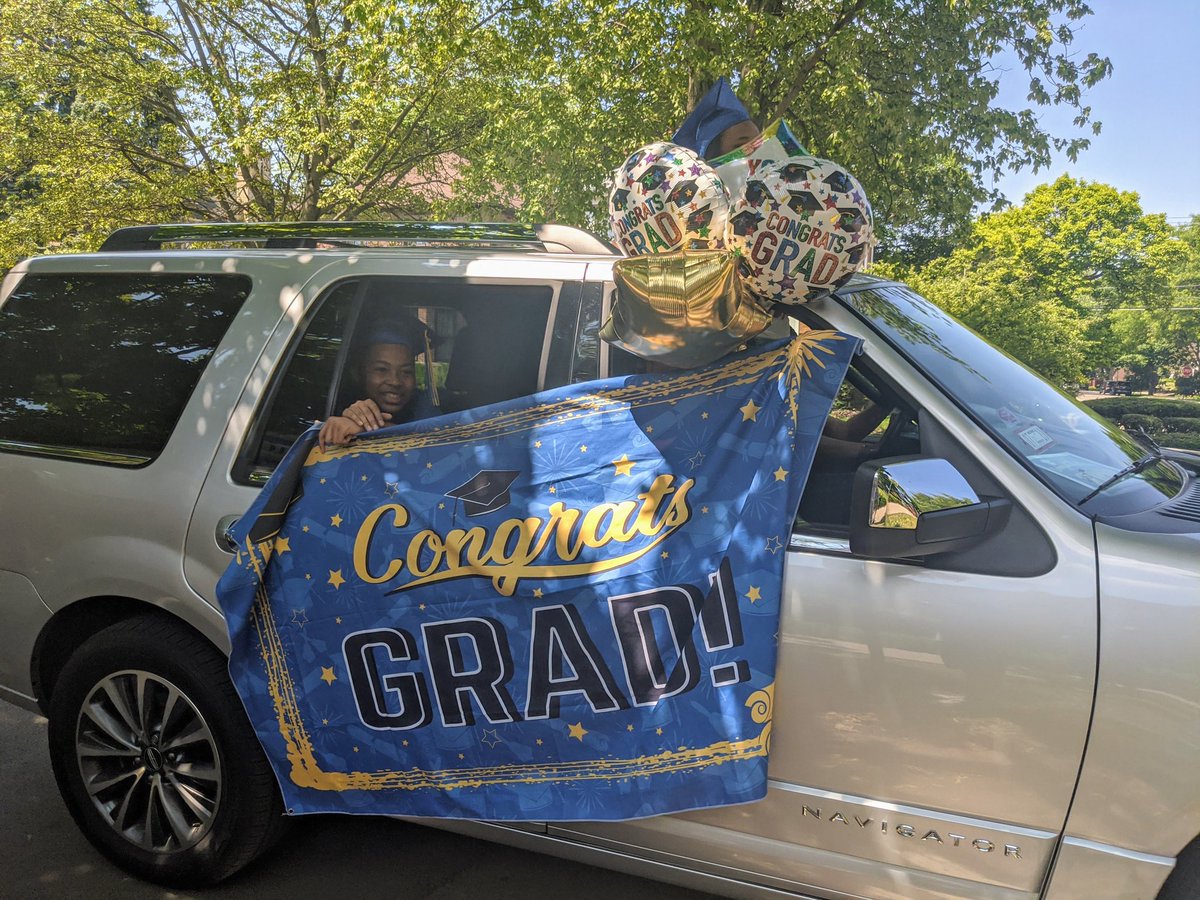 cwoverstreet's tweet photo. Happy Last Day of School! #WeDidIt #WaveOut https://t.co/MfGlKG6iMl