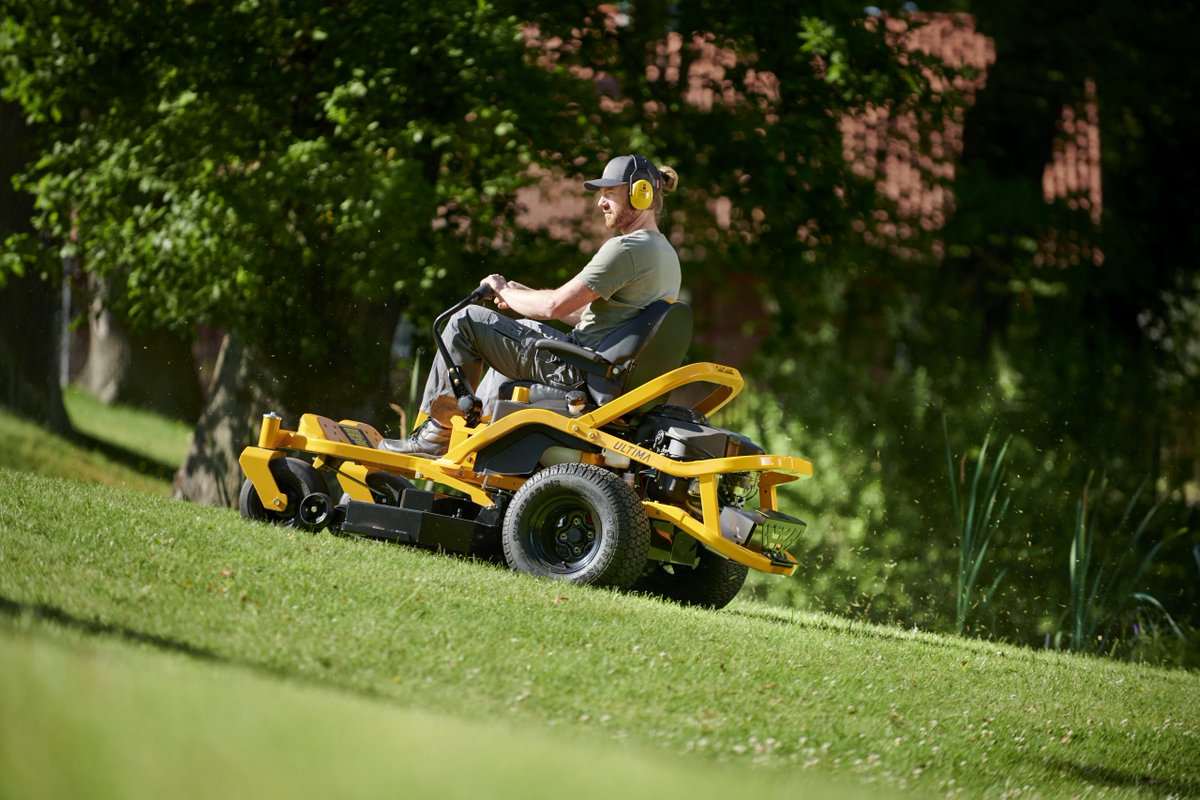 CUBCADETItalia's tweet photo. Con Cub tagli come un PRO!
💪🇺🇸😎#cubcadet #XTenduro #XZ5ultima #cubpro #proseries #trattorino #rasaerba #usa #giardinaggio #mulching #americanlegend #cub #madeintennesse https://t.co/cmpXjfOzJK