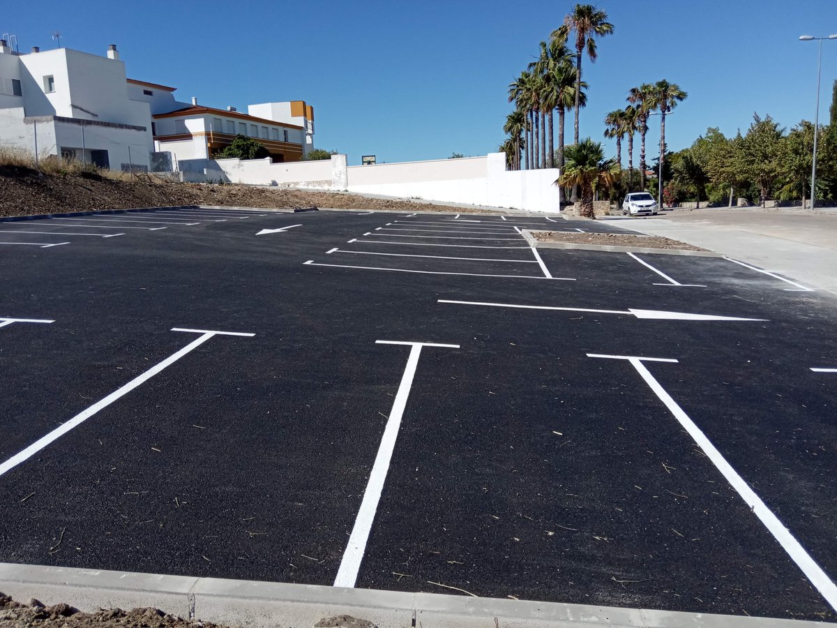 AytoBenalupCV's tweet photo. El Ayuntamiento construye un aparcamiento junto al colegio Tajo de las Figuras #Benalup #VíasyObras #Mejoras #PlanInvierte2019 @diputacioncadiz https://t.co/qOlXtnAeSc https://t.co/hkvO5cG0nK