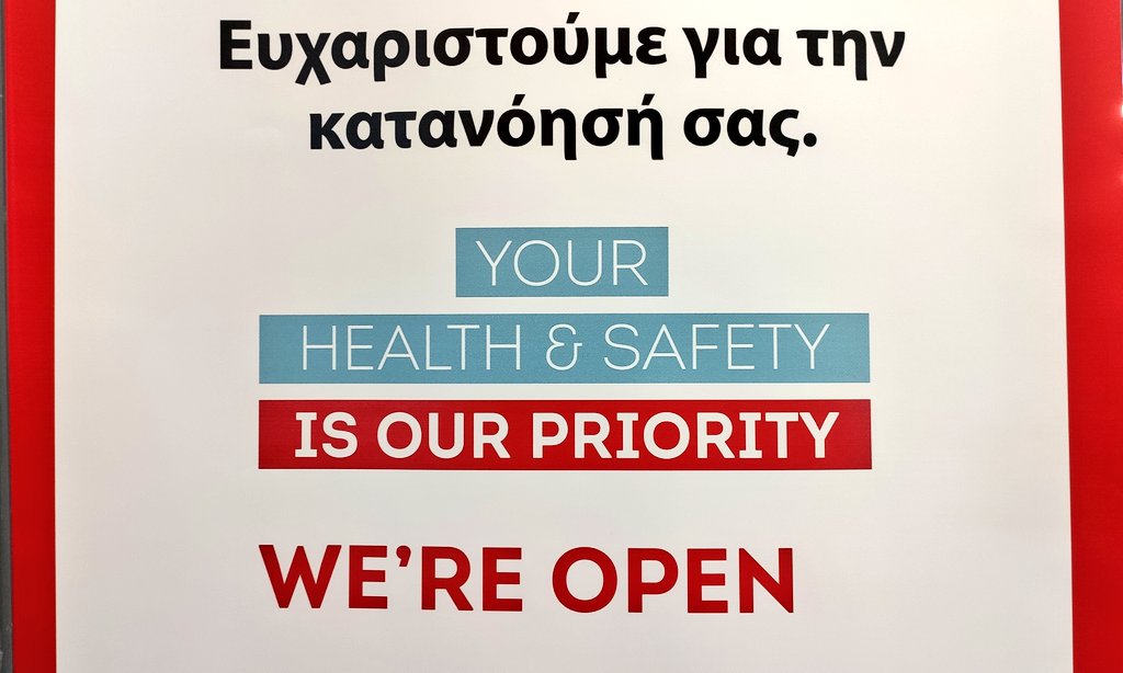 "Votre santé et sécurité est notre priorité. Nous sommes ouverts." Ce panneau d& #39;un duty free résume bien le message que veut faire passer la   #Grèce aux touristes.  @RTSinfo