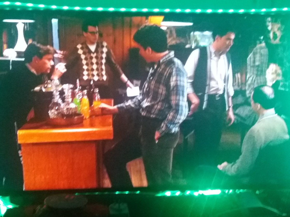 PeteBParker1962's tweet photo. A movie from the Gr80s. Love this film. Diner starring @kevinbacon @PaulReiser @RealDanielStern @EllenBarkin #SteveGuttenberg #MickeyRourke & #TimDaily https://t.co/dnohcKkLLF