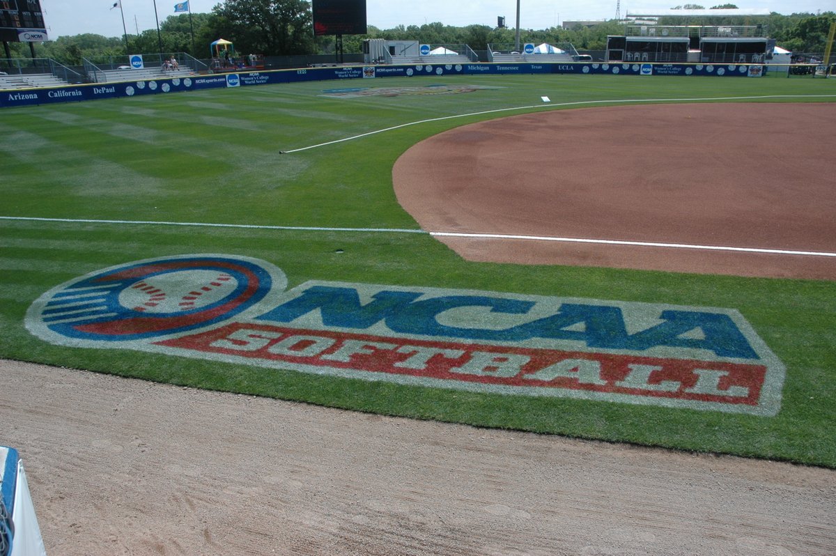 umichsoftball's tweet photo. Ritter Mows Down Demons, Leads Wolverines to WCWS Win.

RECAP » https://t.co/HnsNGUXIbC

#WCWS2005 | #GoBlue https://t.co/6FargaLho6