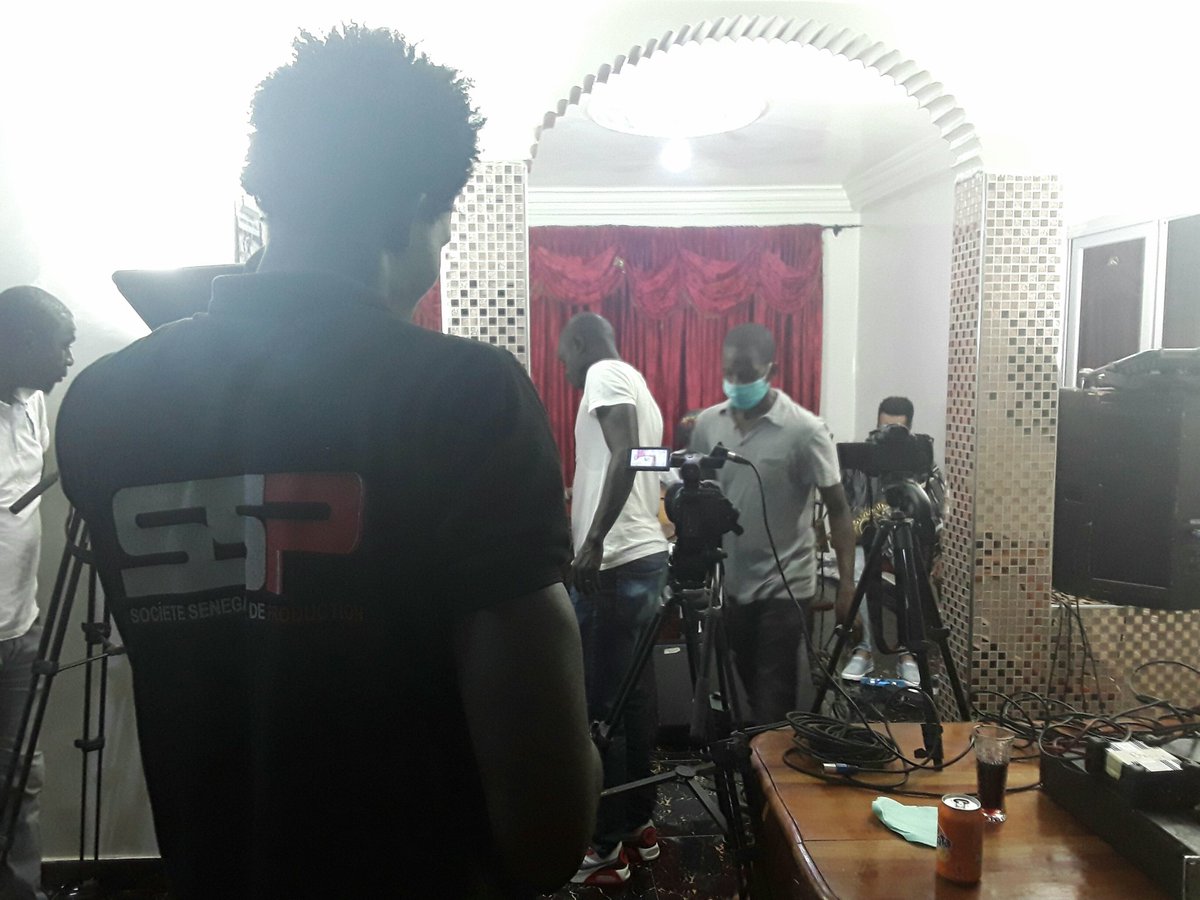NicolasJoob's tweet photo. Tournage Émission Télé  

FÊTE DE LA MUSIQUE CHEZ CHEIKH LO Avec La TFM 

#cheikhlo #fêtedelamusique #tfm 
#dakar #sénégal #team221 #kebetu https://t.co/WnULqh3apw