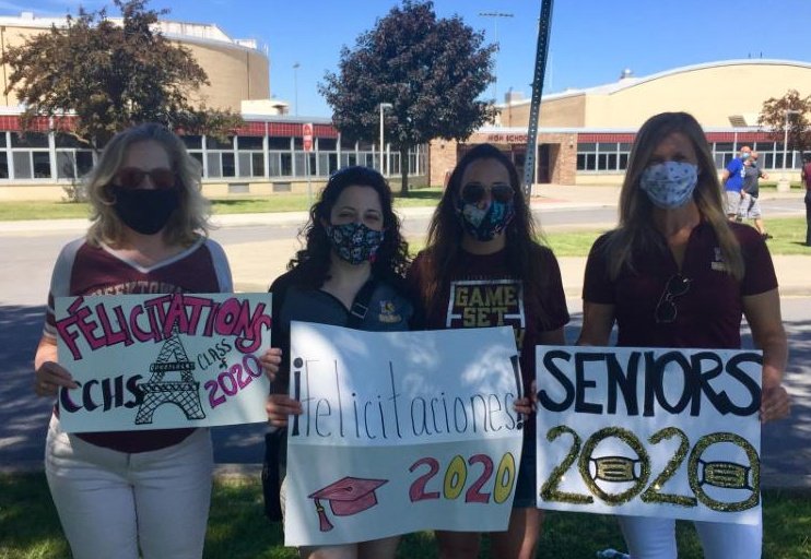 SraClarkCCHS's tweet photo. ¡Felicitaciones! 🎓 Félicitations!

Congratulations to the Class of 2020!  #cheekhs @PrincipalSzipp @ConoverKelly @SenoraGormley @ChristineLopar2 https://t.co/hUfRreJdru