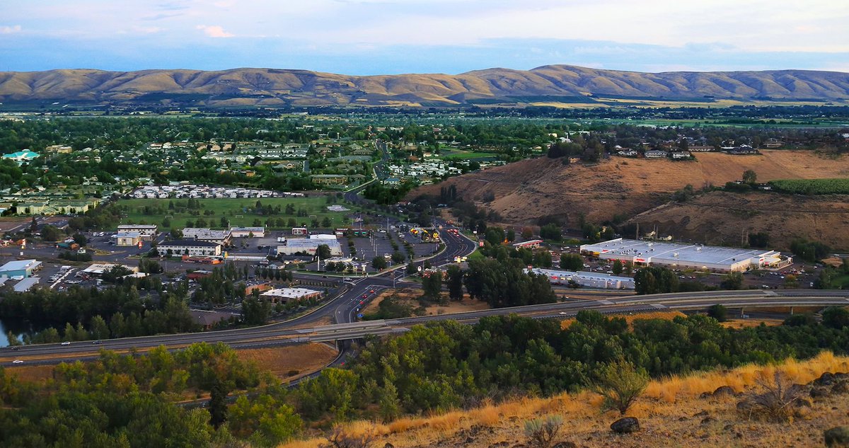 So, I grew up through most of my youth in Yakima Valley, WA. Orchards, wineries, lots of migrant farmworkers (my people), and the neighboring Yakama reservation. Lots of white folk. Central Washington skews Conservative and as a teenager I actively rebelled against this. 1/15