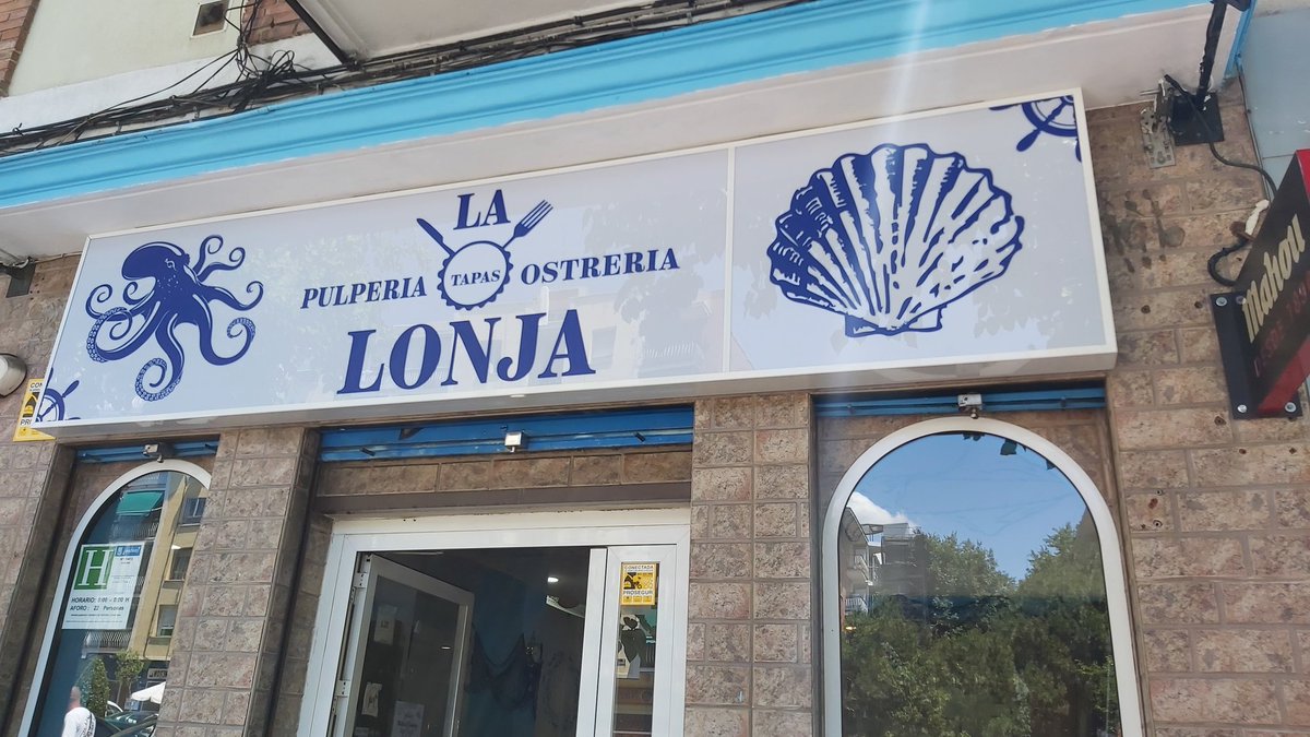 👣Hoy he paseado por el eje comercial de la zona Ricardo Ortiz y Marqués de Corbera, han estrenado una app donde se da a conocer el pequeño comercio del barrio

Gracias a <a href="/LaArrobaMAD/">La Arroba</a> por acompañarnos!
#ReactivamosCiudadlineal

📳Os invito a descargarla 👇🏼
play.google.com/store/apps/det…