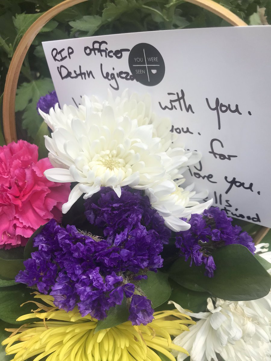 TNPhotoShelleyM's tweet photo. Flowers have been left near the scene where a @BTNPD police officer was killed in a crash this morning on Franklin Rd in #BrentwoodTN. https://t.co/f2wiHhmUL4