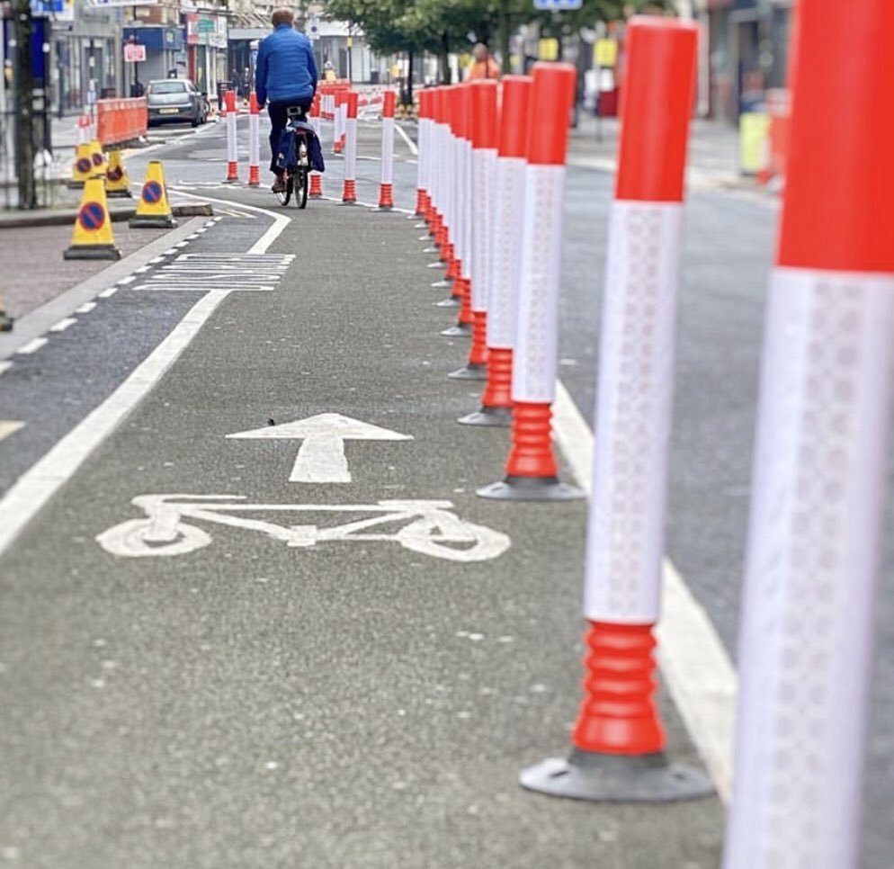 15/ And all around the country. This pop-up cycle lane is in Leicester. Photo  @OweniteAdam