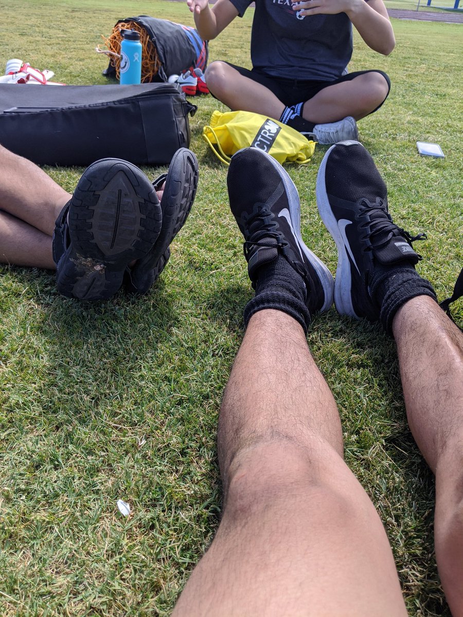 Coach_Obed's tweet photo. Santi still doesn't understand our end of practice conversations. One day he will. Good work week back with @Gera_Alvarez19 and @RhiConelley. I'm old but I can somewhat keep up. #RGK915 #GKunion #gktraining #keeperfamily https://t.co/zrDVsfTnci