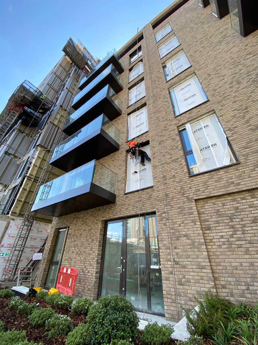 DynamicAccessUK's tweet photo. Some of the Dynamic Access fixers back at it this week in London!
#dynamicaccess #irata #ropeaccess #construction #consultancy #facade #facadedesign #buildingdesign #architecture #buildingmaintenance #inspection #glazing #facman #fm #access #petzlprofessional #covid19 https://t.co/Z5IQTP0Pw3