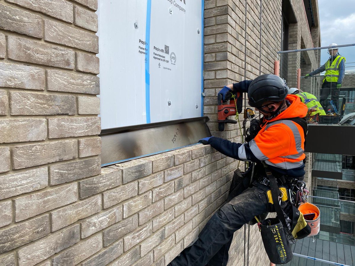 DynamicAccessUK's tweet photo. Some of the Dynamic Access fixers back at it this week in London!
#dynamicaccess #irata #ropeaccess #construction #consultancy #facade #facadedesign #buildingdesign #architecture #buildingmaintenance #inspection #glazing #facman #fm #access #petzlprofessional #covid19 https://t.co/Z5IQTP0Pw3