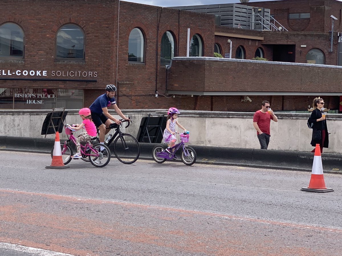 13/ Pop-up protected cycle lanes on Kingston Bridge, Kingston. Photo  @johnstreetdales