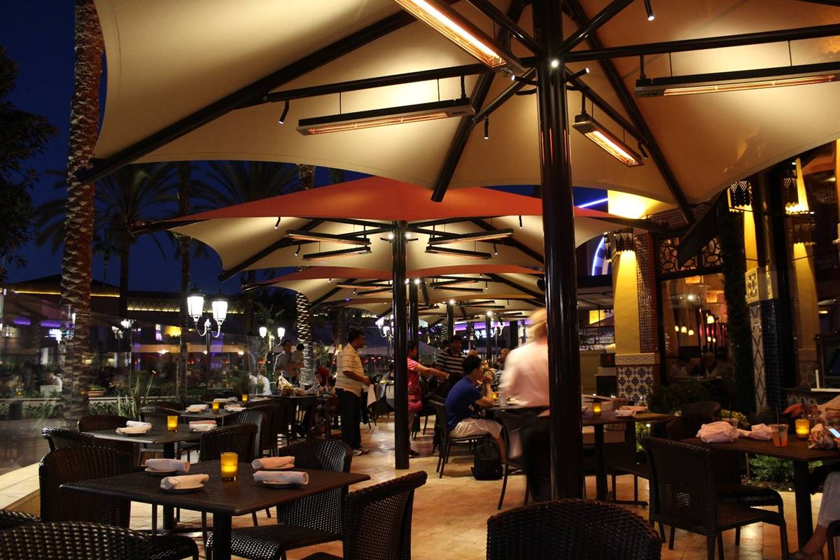 If your #restaurant doesn’t have a dedicated #outdoorspace, you can easily adapt your exterior to add inviting, comfortable dining areas—like <a href="/Cheesecake/">The Cheesecake Factory 🍰</a> in Irvine, CA, pictured here with our pole mount Slimline heaters. Read more: infratech-usa.com/how-to-comply-…