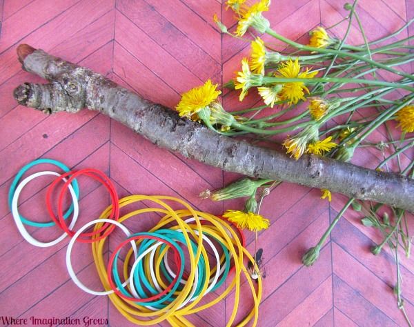 A simple nature craft your kids will love! Tuen sticks and flowers into beautiful fairy wands 💕 🌸 buff.ly/2kuE4Od #naturecrafts #craftsforkids #preschoolcrafts #finemotor #preschool #fairywands