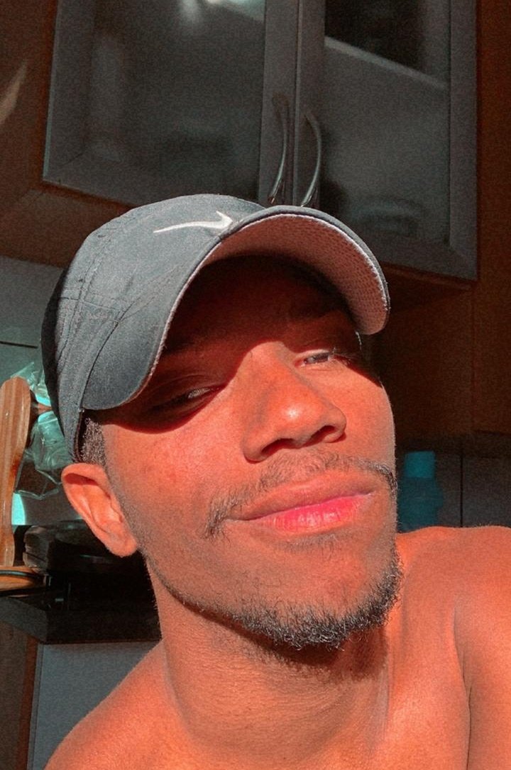 joaowwi's tweet photo. sério and sorrindo😝🤬🤪 https://t.co/nl5cP1h1pW