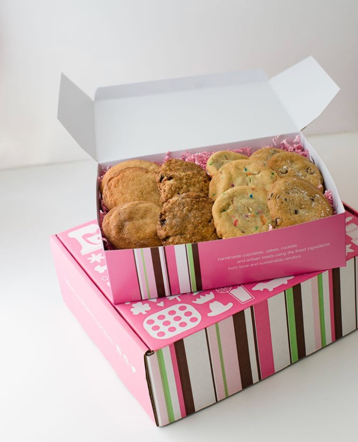 Show Dad how sweet he is with a dozen, available for pick-up, curbside or nationwide shipping! If you're lucky, he may even share a few bites. 👨💕 #KarasCupcakes #TheSanFranciscoSweet #FathersDay #FathersDay2020 #DadsDay⠀