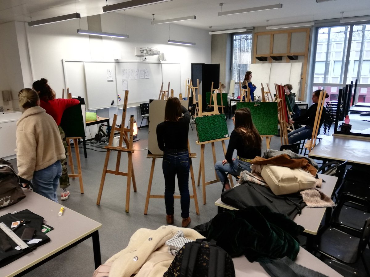Izsunshine's tweet photo. Modelling art class 🎨 #model #malemodel #blackmodel #modele #blackmen #desenho #dibujodesnudo #dessin #nude #nudecroquis #nudemodel #modelenu #modelevivant #lifemodel #lifedrawing #artschool #artclass #art #nudeisnormal #nakedisnormal #bodypositive #sketchart #dibujo #croquis https://t.co/oLHv7uvSbd