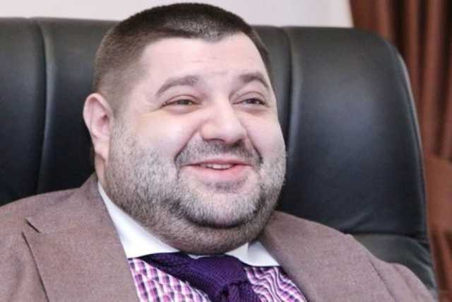 ukrainian_sol's tweet photo. Щось у натовпі прихильників Мародера не було видно цієї примітної пики. Джерело крадених грошей вичерпалося і пройшла любов? https://t.co/9pMEcrW4V7