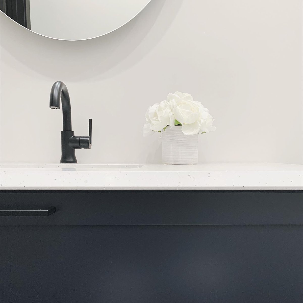 greypearldesign's tweet photo. When it comes to backsplashes, we like to go big or go home! Which one is your favorite?! #moderndesign #interiordesign #bathroomdesign #vanitydesign #residentialdesign #bdnmb #greypearlinteriordesign https://t.co/bSKr3ZDnDE