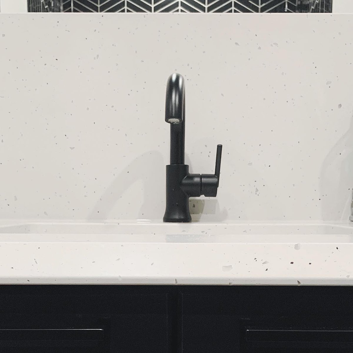 greypearldesign's tweet photo. When it comes to backsplashes, we like to go big or go home! Which one is your favorite?! #moderndesign #interiordesign #bathroomdesign #vanitydesign #residentialdesign #bdnmb #greypearlinteriordesign https://t.co/bSKr3ZDnDE