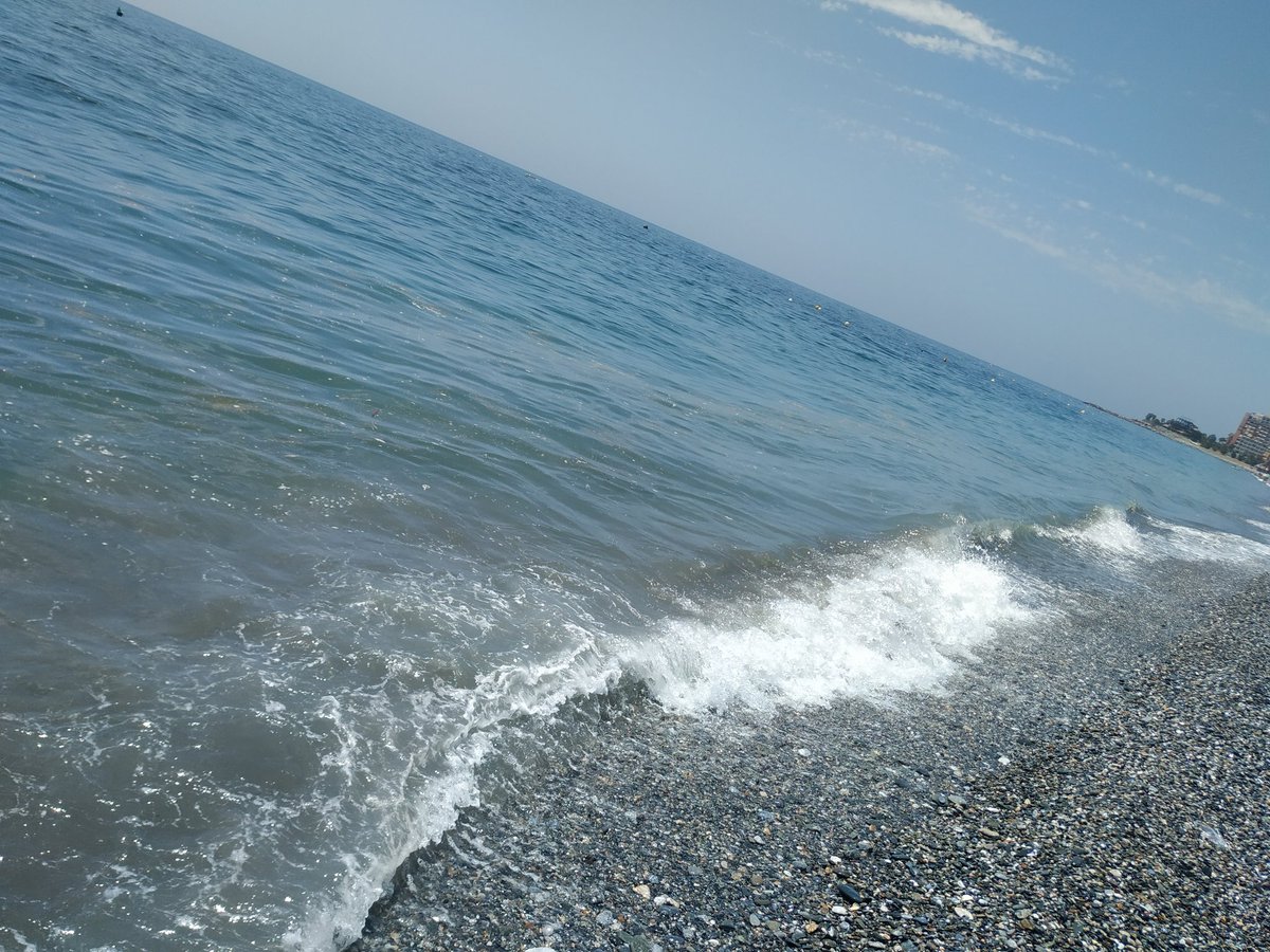 NoelCapilla's tweet photo. @AlmunecarAyto @VisitAlmunecar playa de Velilla, Almuñécar. Por qué se llega a estas situaciones de basura en la playa? Quién se encarga de controlar esto? Por qué no dimite? Por qué no toman medidas urgentes? Sinvergüenzas. https://t.co/hsH7wE3Ac7
