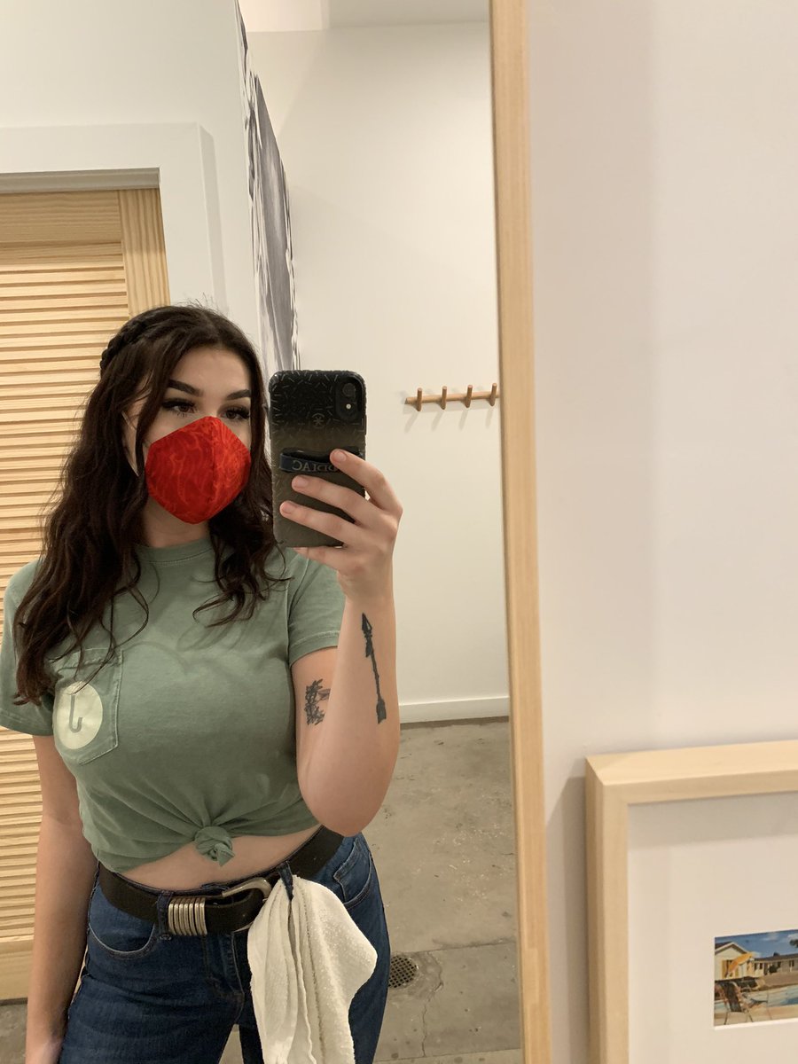 rileylemur's tweet photo. come drink with me I’m adorable today (: https://t.co/yxrDiRMwjT