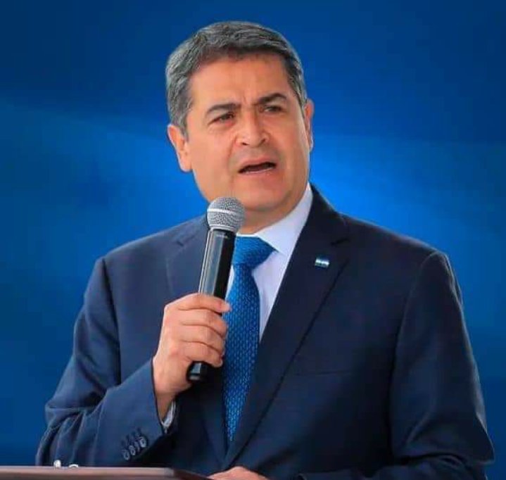 #Seguimoscumpliendo

📒 #SOYSOLIDARIO. En la vida quien no practica la solidaridad no es digno de recibir la recompensa de Dios. Señor presidente <a href="/JuanOrlandoH/">Juan Orlando Hernández</a>, espero que pueda vencer los síntomas que afectan su salud y retomar sus funciones al frente del país. ¡Dios le cuide!