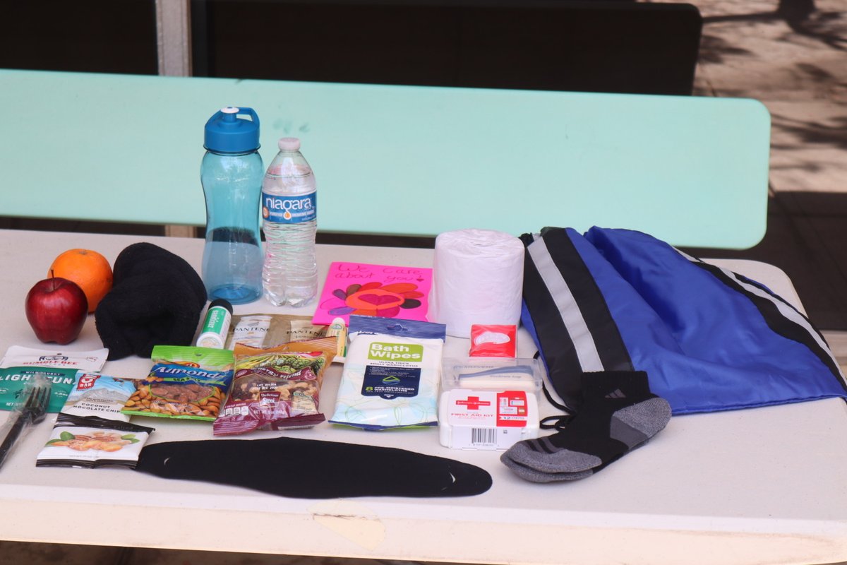 givingspirit's tweet image. Sometimes we're asked what's in our Health+Safety kits..

Our kits optimized for #COVID19 conditions include items like food, water, hand sanitizer, mask, wipes, first aid kit, extra clothes, soap etc.

Each bag also has a #FriendshipCard, which might be the most important item!