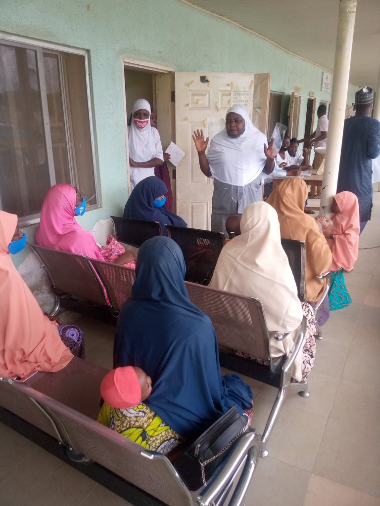OfficialMoo1's tweet photo. @CHASED64055029 Sensitized and Donated 50 face masks to 50 Women bringing their children for immunization to cushion the spread of COVID-19 @OfficialMoo1 @t_hadiza @chizobawonodi @xee_tee @NphcdaNG @Salami_4UHC https://t.co/xXEOluTyWW