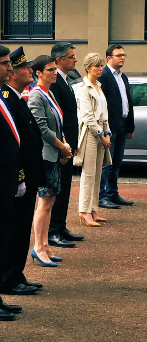 F_David38's tweet photo. 🇫🇷 Le #18juin 1940, il y a 80 ans, #CharlesdeGaulle lance aux Français depuis Londres sur les ondes de la BBC son appel à la Résistance contre la capitulation de la France face à l'Allemagne nazie.
80 ans après, plus que jamais, rendons #hommage à leur #bravoure. https://t.co/jkvCVzXx5H