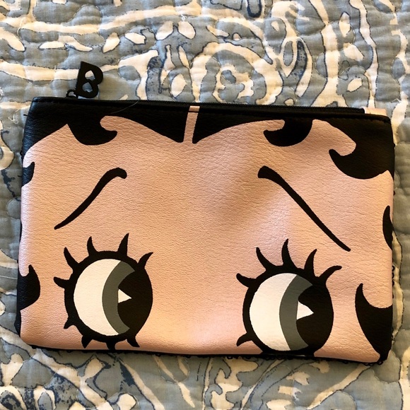 s_tinsa's tweet photo. So good I had to share! Check out all the items I'm loving on @Poshmarkapp #poshmark #fashion #style #shopmycloset: https://t.co/GP8fPZeECh https://t.co/wMEPXf5pr4