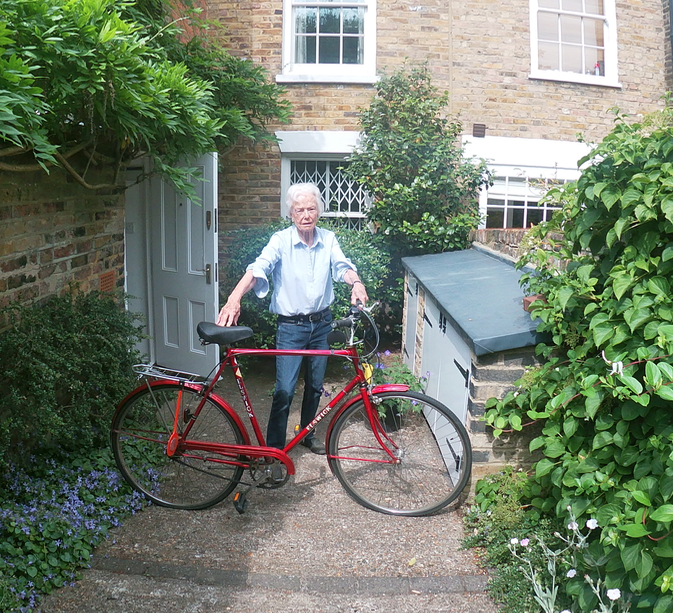 RobertNesta18's tweet photo. Amazing #generosity of people donating bikes for NHS staff @StGeorgesTrust from #PutneyCommon to #Richmond to #GarrattLane @Wandscyclist @DaveW_NHS https://t.co/Ja5ngFRL4D