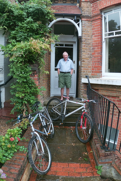 RobertNesta18's tweet photo. Amazing #generosity of people donating bikes for NHS staff @StGeorgesTrust from #PutneyCommon to #Richmond to #GarrattLane @Wandscyclist @DaveW_NHS https://t.co/Ja5ngFRL4D