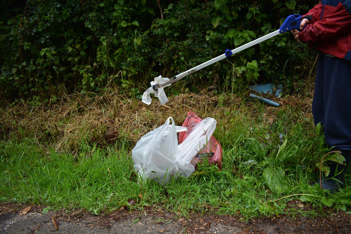 Day 18 of #30DaysWild - local country lane litter pick on morning walk. (Bugbear: people who bag their dog's poo and then HANG IT ON A TREE?!?...just no!)  🚮♻️#DontThrowOnTheGo #KeepWalesTidy #Pledge2Recycle  #DontHangPooBagsOnTrees