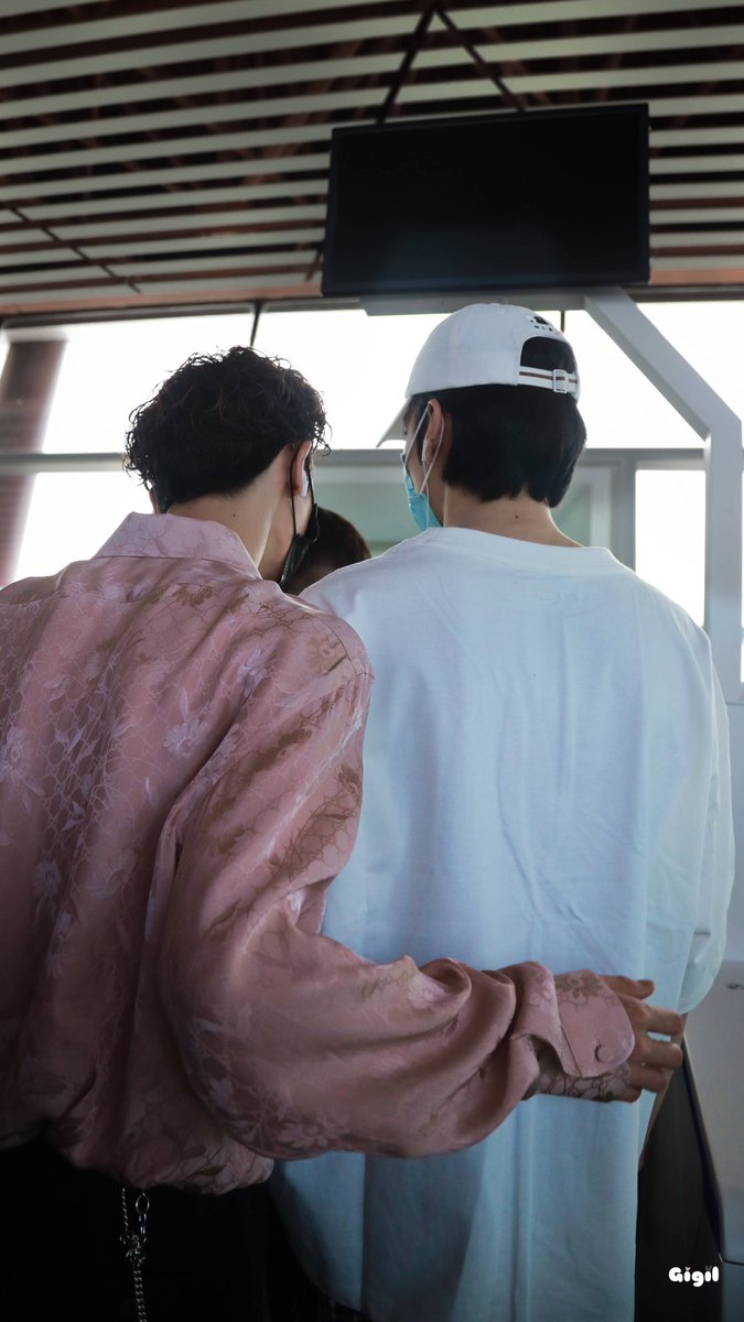 bitingslove's tweet photo. zhu magnet attacked again
@Gigil·1121x0318
#毕廷 #BiTing #ปี้ถิง #毕雯珺 #朱正廷 #BiWenjun #ZhuZhengting #NEX7 #Top76 https://t.co/hy4Xgt3rrG