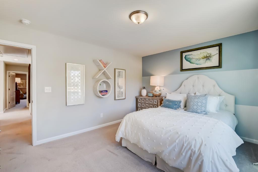 LennarCharNC's tweet image. Plain walls got you down? Spruce up a smaller room with an ombre accent wall to really lift the room&apos;s spirits! #DesignIdeas #DesignTipThursday #InteriorDesign #AccentWalls spr.ly/6014GKWVC