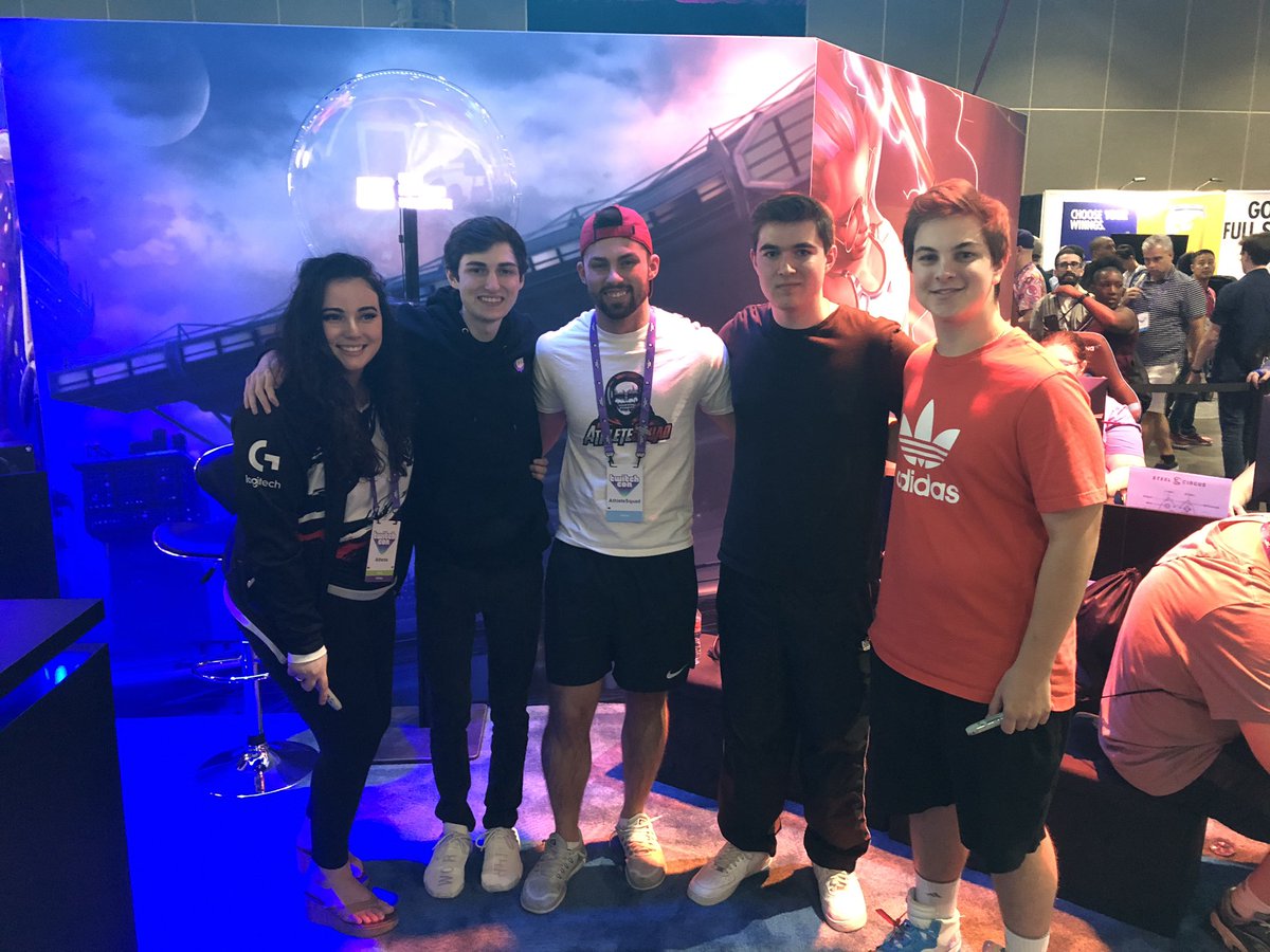 FullSendFlem's tweet photo. With #TwitchCon being cancelled I felt the need to showcase the great memories of last year and the amazing people I had the honor to meet❤️🤟🏻.
•
•
•
#TwitchStreamers #MFAM #DeadbyDaylight #twitchaffiliate #nightowls #sandmanarmy #RocketLeague #TwitchPartner
( Part 1 ) https://t.co/UXARAt7Hs3