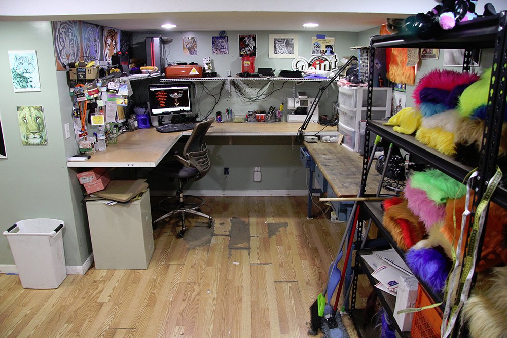 snapEtiger's tweet photo. I spent most of the day cleaning and reorganizing my work area with @thor_whitelegs .     we are thinking of tearing up the floor soon.    It has lasted 8 years with lots of use and abuse.   Tomorrow, I will start knocking stuff off the tables again! https://t.co/5dNXndZirU