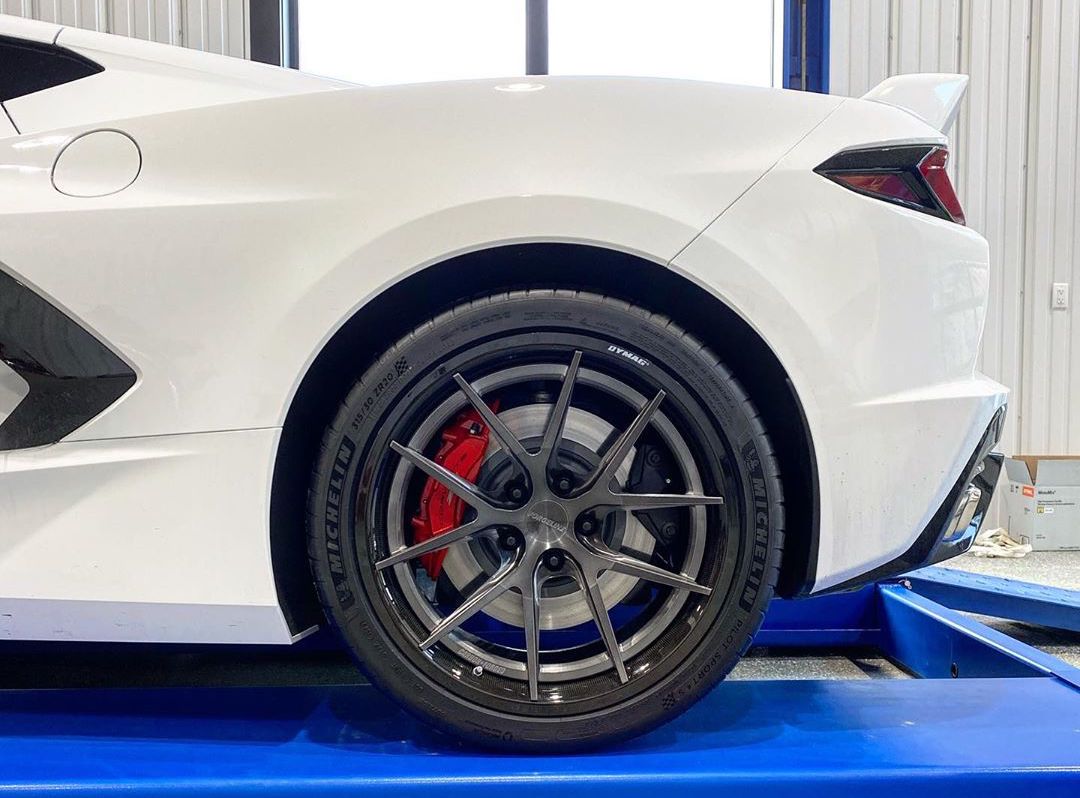 ForgelineWheels's tweet photo. Have your cake and eat it too? Martin got bigger wheels AND saved mass on his #c8 #corvette with #forgeline #carbonforged #CF201! https://t.co/HOVi3HjGqy https://t.co/UeDRIBbIUi