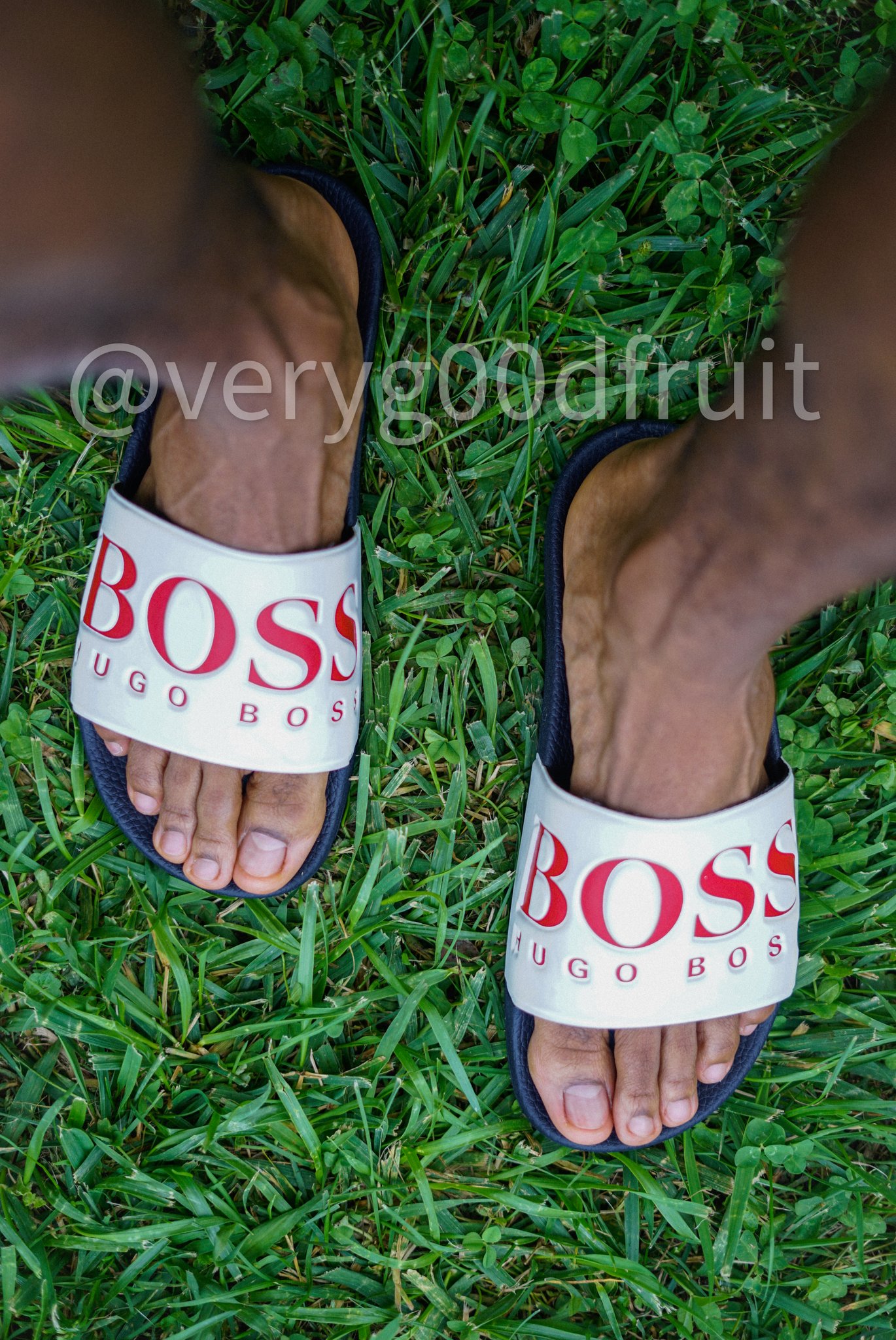 Rate my feet in these BOSS slides 🦶🏾 #slides #toes #hugoboss #feet #blackfeet #menfeet https://t.co/oANB76k3Oc